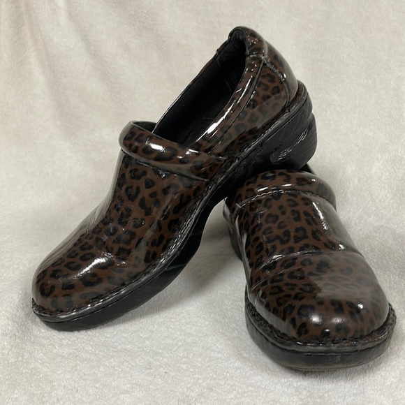 boc Shoes - Born BOC "Peggy" Animal Print Leopard Brown Patent Leather Clogs Women size 9